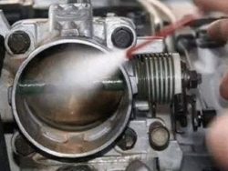 汽车节气门的工作原理是什么？汽车节气门多久清洗一次？