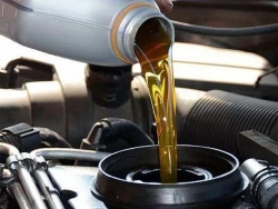 汽车机油多久换一次好？汽车机油怎么选择？