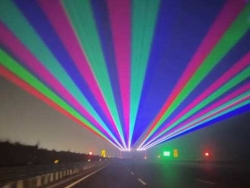 高速上装的彩色射灯是什么灯？高速射灯是用来干嘛的？