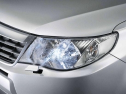 汽车大灯内部灰尘怎么清理？车上的大灯清洗功能如何使用？