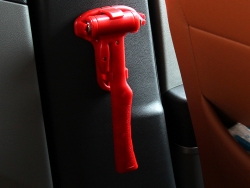 私家车安全锤放在什么位置？私家车用安全锤买哪种？