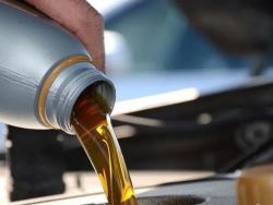汽车烧机油有哪些现象？烧机油不修理会怎么样？