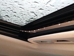汽车天窗漏水怎么处理？天窗漏水维修多少钱？