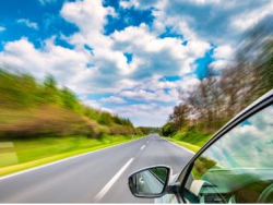 开车越慢油耗越低吗？开慢车和开快车哪个更危险？