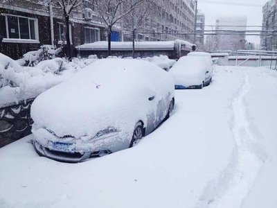 雪后汽车