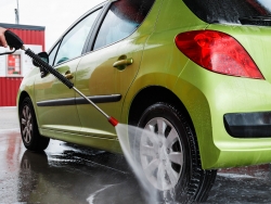 洗车用什么清洁剂好？洗车粉好还是洗车液好？