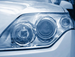 汽车疝气灯一般多少瓦合适？疝气灯要装透镜吗？