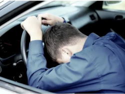 开车犯困怎么快速提神？怎么防止开车打瞌睡？