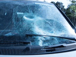 汽车玻璃破损可以报保险吗？汽车玻璃破了怎么处理？