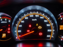 仪表盘怎么看汽车油耗？仪表盘如何显示剩余公里数？
