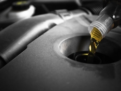 什么是汽车燃油经济性？燃油经济性的评价指标有哪几个？