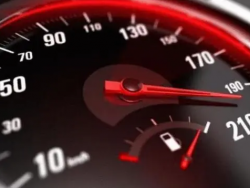 汽车时速一般多少公里？汽车时速表和实际一样吗？