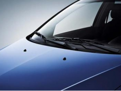 汽车挡风玻璃是什么材质的？挡风玻璃需要贴膜么？