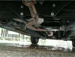 汽车漏油是什么原因造成的？汽车漏油仪表盘会显示吗？