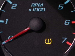 汽车轮胎压力警告灯亮是什么原因？怎么处理？