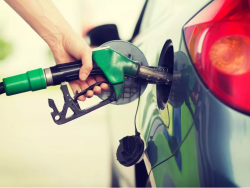 汽车加满一箱油大概多少钱？加满一箱油能跑多少公里？