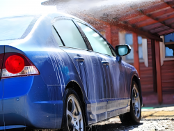 新车建议多久洗一次车？自己洗车怎么洗比较好？
