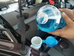 怎么判断没有玻璃水了？汽车玻璃水怎么快速放出来？