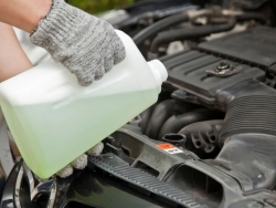 汽车油液检查包括哪些项目？汽车油液更换周期是多久？