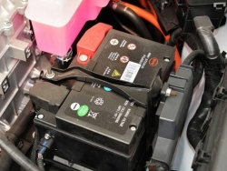 汽车蓄电池多久更换一次好？蓄电池亏电的补救方法？