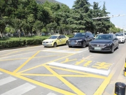停车让行线是什么意思？停止线和停车让行线的区别？