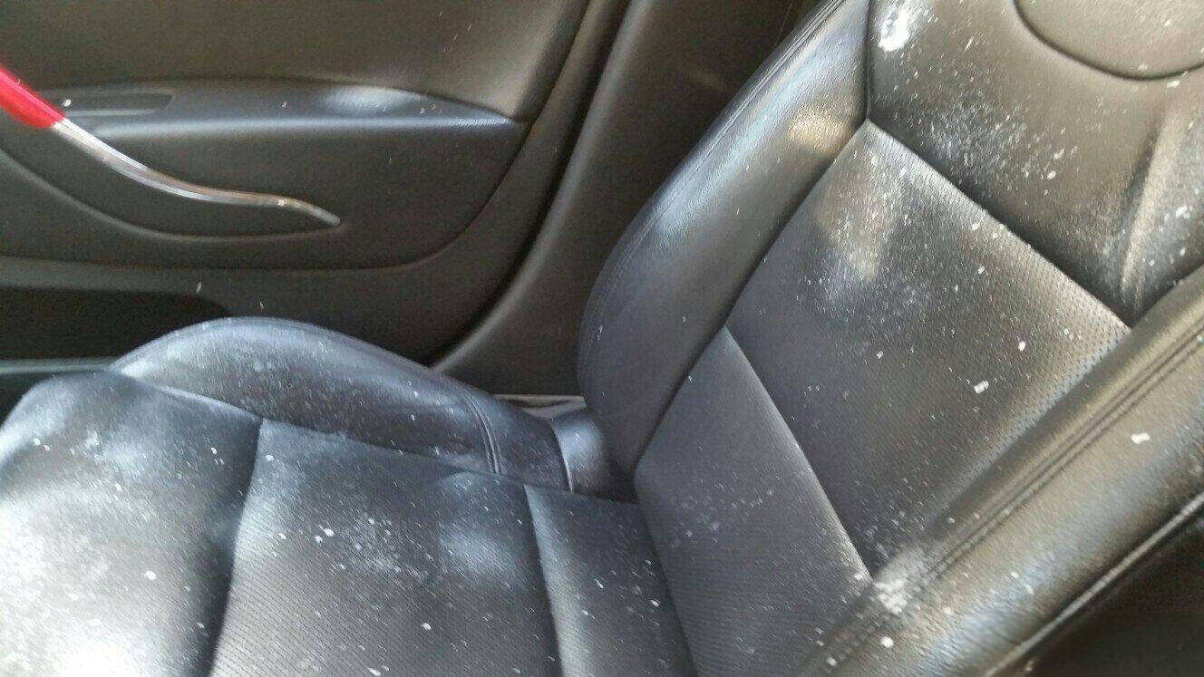 车座位被油渗透了
